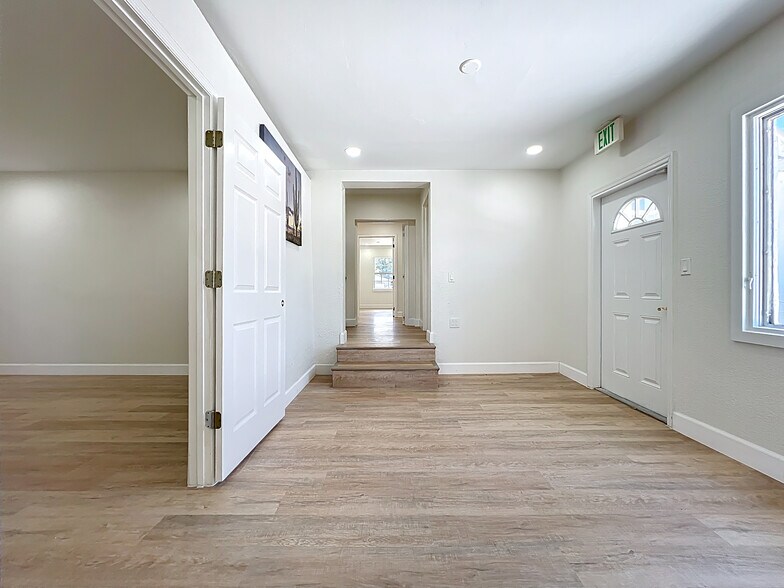 More Photos Of 507 East St, Longwood Office Residential For Lease