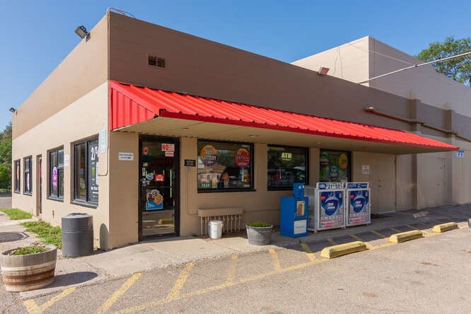 More Photos Of 115 S 5th St, Estancia Convenience Store For Sale
