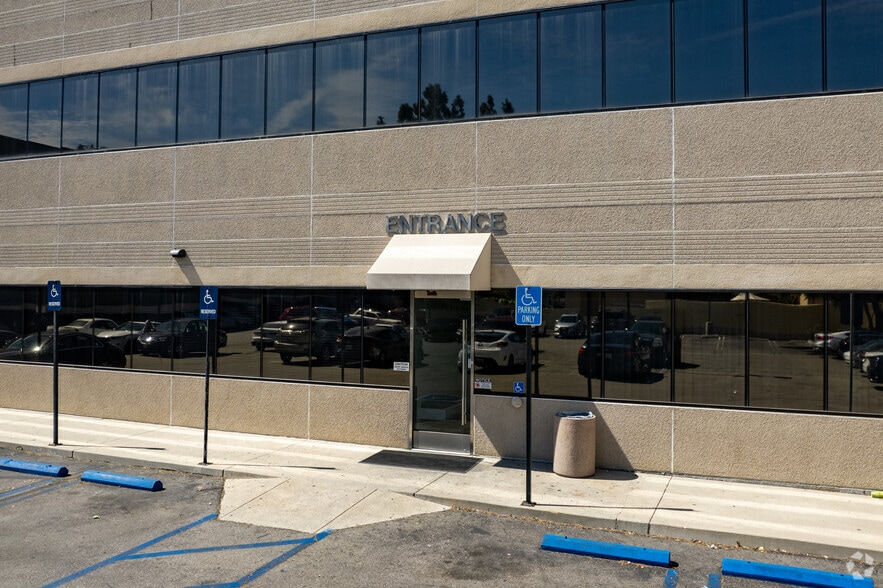 More Photos Of 4940 Van Nuys Blvd, Sherman Oaks Medical For Lease