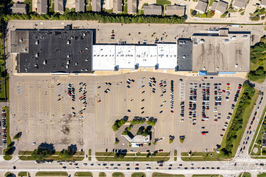 More Photos Of 41701-41911 Garfield Rd, Clinton Township Freestanding For Sale
