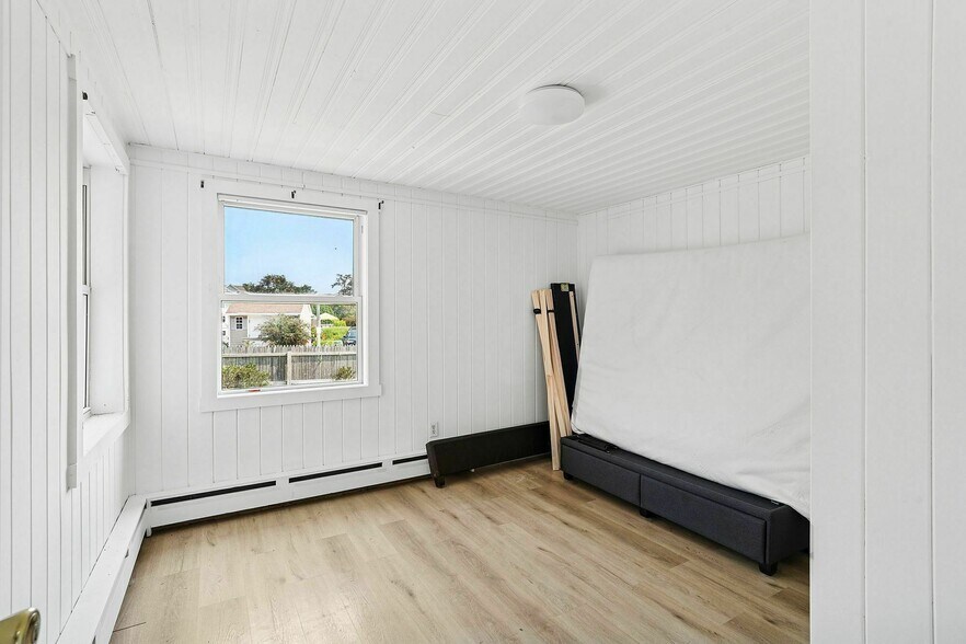 More Photos Of 35 Gardners Ln, Hampton Bays Apartments For Sale