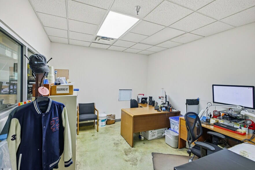 More Photos Of 315 N Park Dr, San Antonio Warehouse For Sale