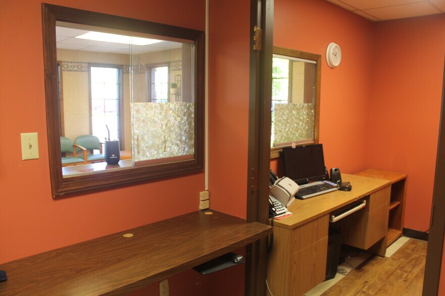 More Photos Of 1235 Cedar Ct, Carbondale Medical For Sale