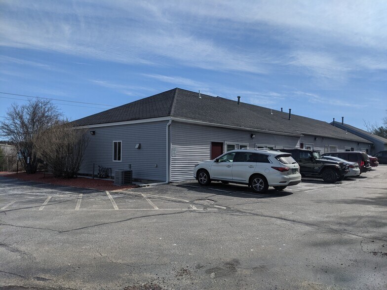 More Photos Of 114 Perimeter Rd, Nashua Light Distribution For Lease