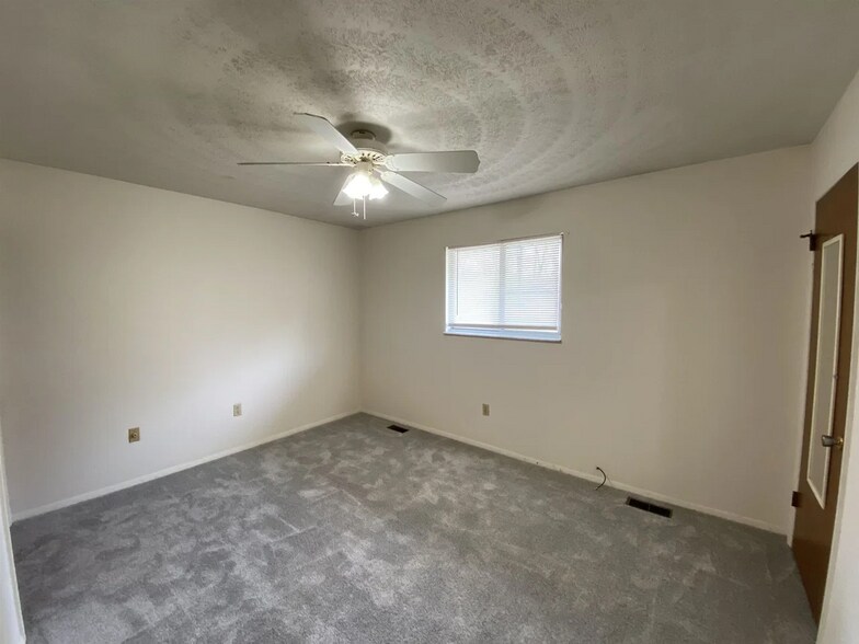 More Photos Of 5031 W Pea Ridge Rd, Huntington Apartments For Sale