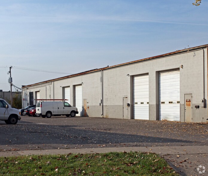 More Photos Of 32841 Parklane St, Garden City Warehouse For Lease