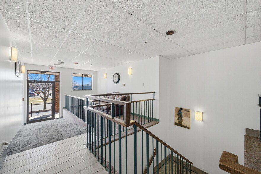 More Photos Of 460 Coventry Ln, Crystal Lake Apartments For Sale