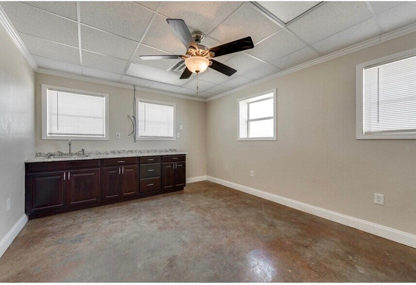 More Photos Of 4010 County 45 rd, Midland Industrial For Lease