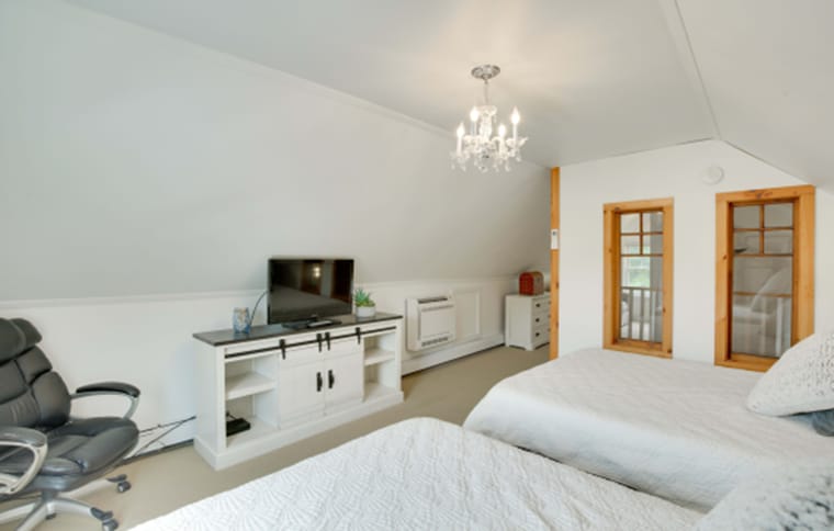 More Photos Of 234 Middle, Falmouth Freestanding For Sale