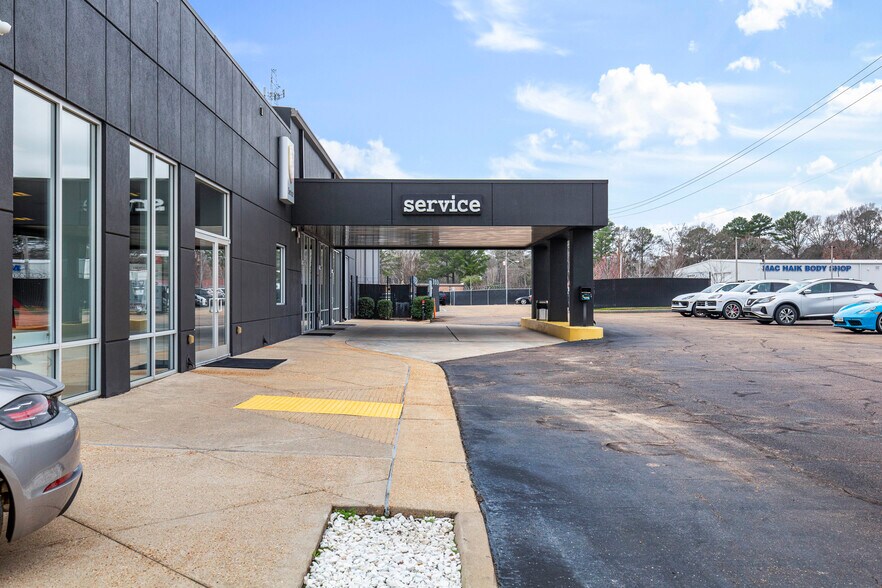 More Photos Of 5385 N I 55 St, Jackson Auto Dealership For Sale
