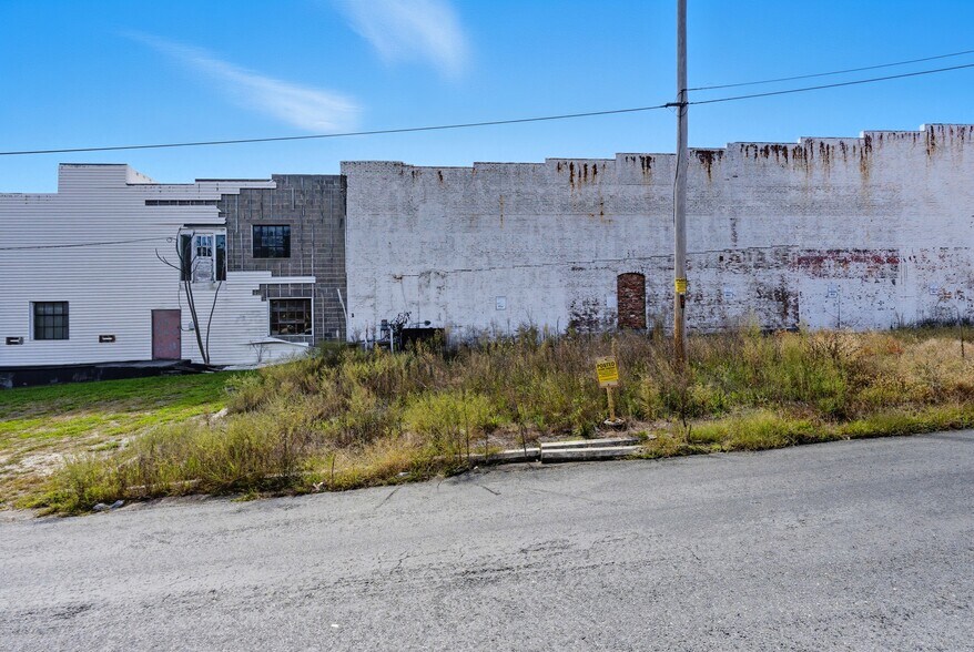 More Photos Of 1850 Church St, Appomattox Bar For Sale