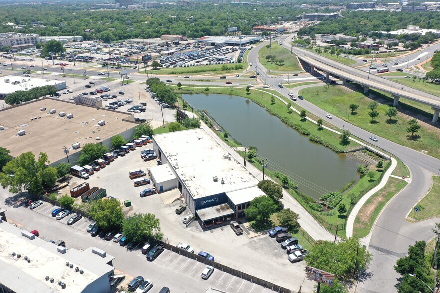 More Photos Of 901 Reinli St, Austin Showroom For Sale