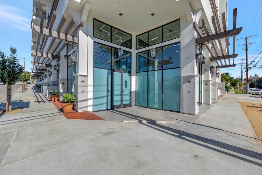 More Photos Of 1180 S La Brea Ave, Los Angeles Apartments For Lease