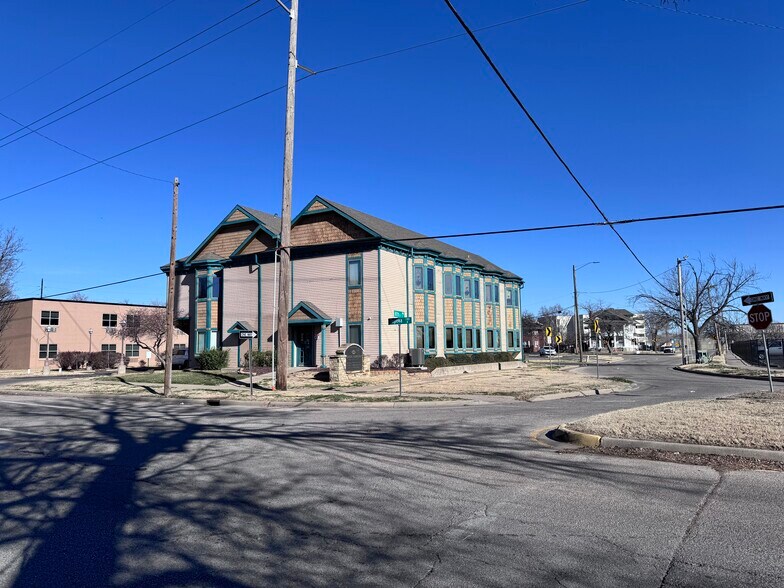 More Photos Of 1100 N Tokeka St, Wichita Office For Sale