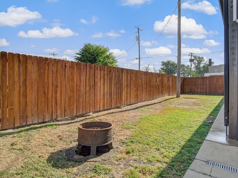 More Photos Of 200 N Main St, Dupo Specialty For Sale