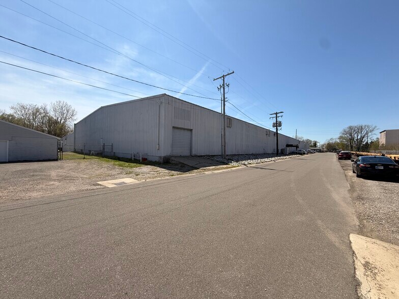 More Photos Of 211 Province St, Franklin Manufacturing For Lease