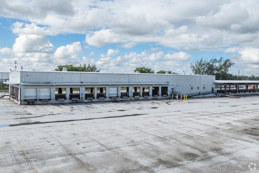 Primary Photo Of 7000 NW 60th St, Miami Warehouse For Lease