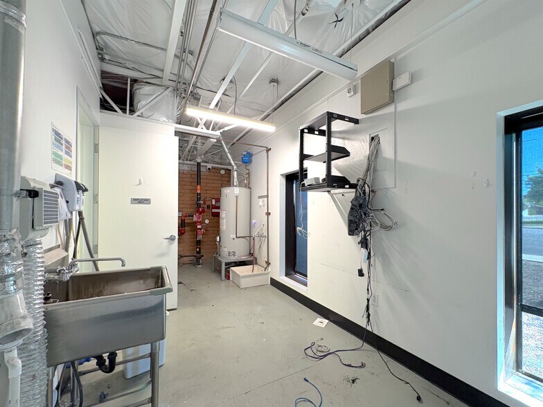 More Photos Of 3844 N 32nd St, Phoenix Storefront Retail Office For Lease