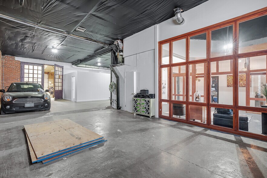More Photos Of 660 N Thompson St, Portland Showroom For Sale
