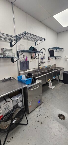 More Photos Of 7370-7392 S Olympia Ave, Tulsa General Retail For Lease