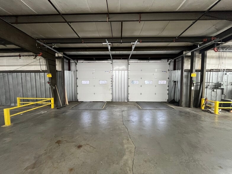More Photos Of 1927 Baker Rd, High Point Warehouse For Lease