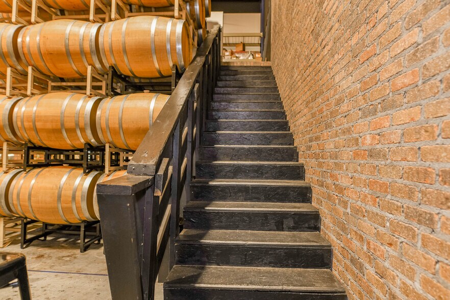 More Photos Of 19288 22nd Ave, Surrey Warehouse For Lease