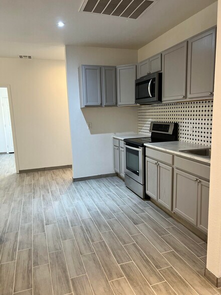 More Photos Of 404 E Centre Ave, Buckeye Warehouse For Sale