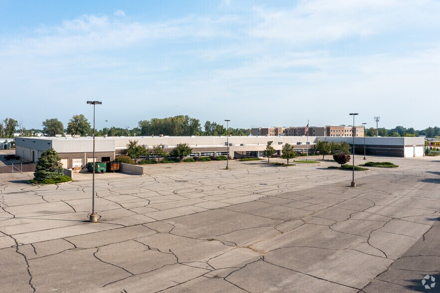 More Photos Of 12700 Reeck Rd, Southgate Warehouse For Lease