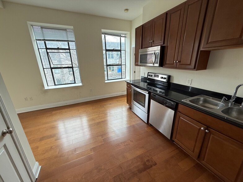 More Photos Of 703 Carondelet St, New Orleans Apartments For Sale