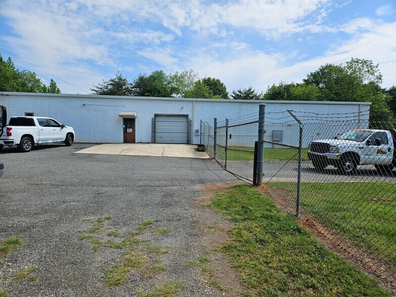 More Photos Of 994 Rhyne Rd, Clover Light Manufacturing For Sale