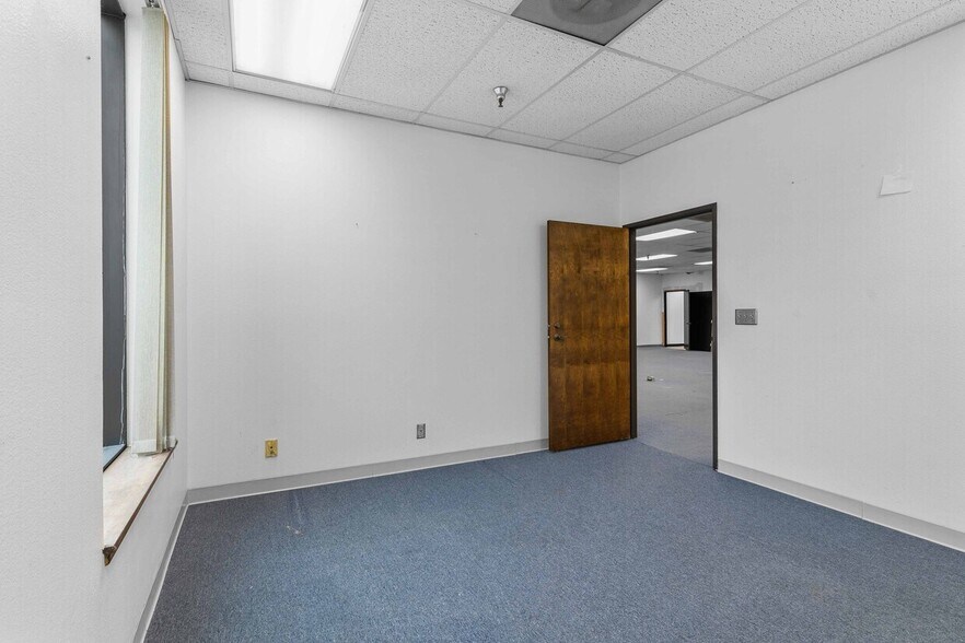 More Photos Of 9036 Winnetka Ave, Northridge Loft Creative Space For Lease