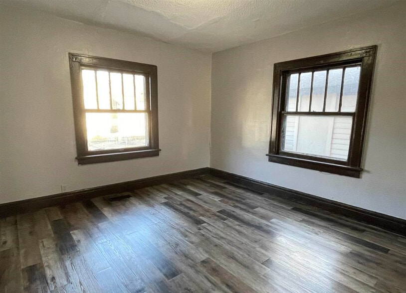 More Photos Of 919 W 3rd St, Peoria Apartments For Sale