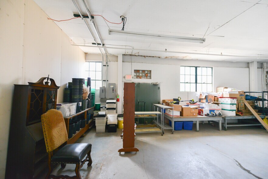 More Photos Of 2734 Lasalle St, Saint Louis Showroom For Sale