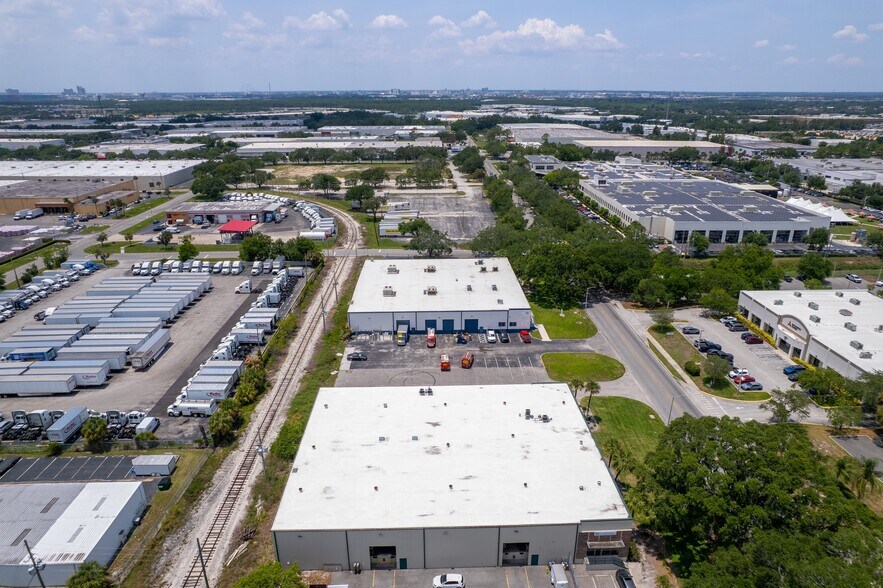 More Photos Of 2180 Premier Row, Orlando Warehouse For Lease