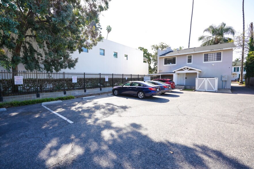 More Photos Of 207 W 20th St, Santa Ana Office For Sale