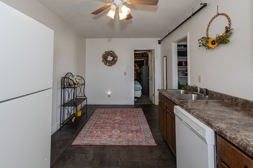 More Photos Of 1502 E Fulton St, Garden City Apartments For Sale