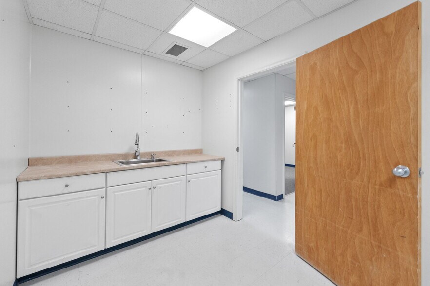 More Photos Of 1730 Amherst St, Winchester Medical For Sale