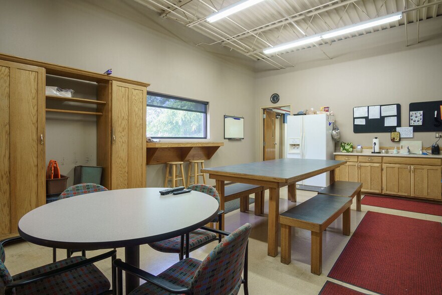 More Photos Of 611 S Mobberly Ave, Longview Flex For Sale