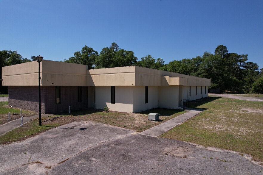 More Photos Of 1500 N Longstreet St, Kingstree Light Distribution For Sale