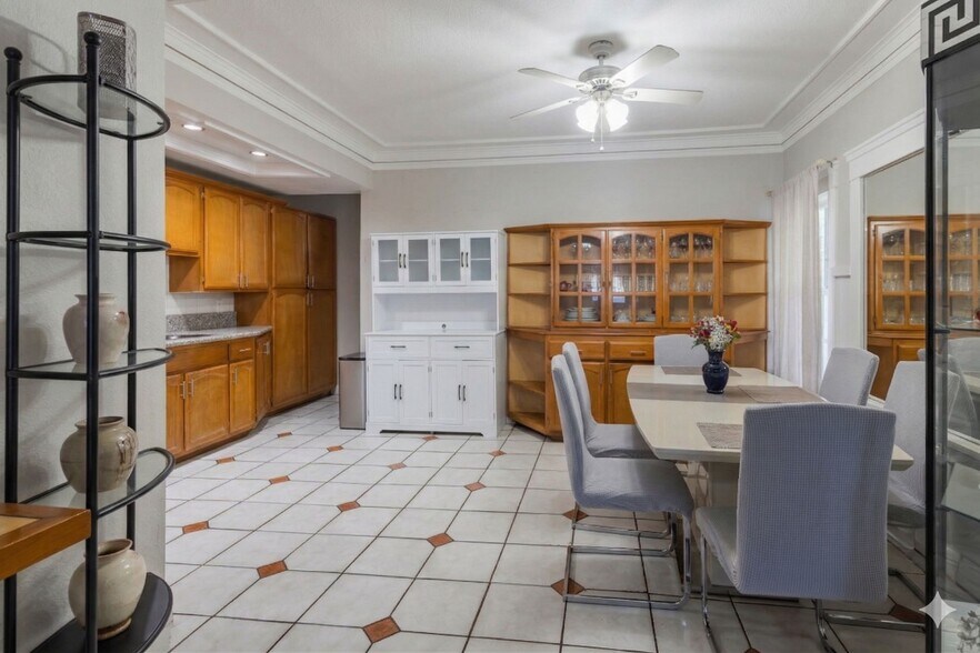 More Photos Of 2822 S La Salle Ave, Los Angeles Apartments For Sale