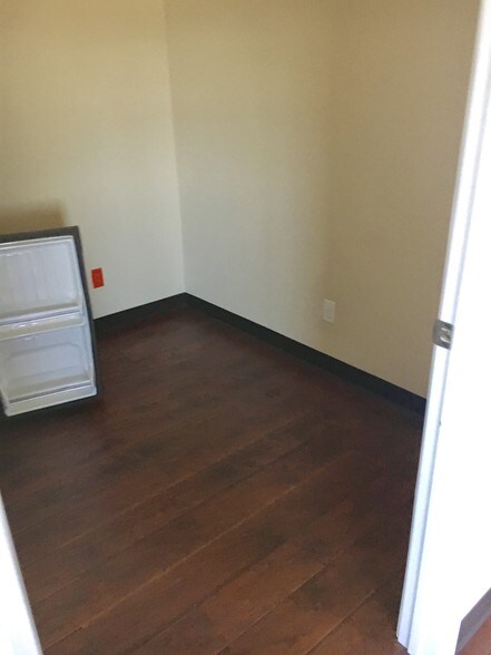 More Photos Of 15048 US Highway 75, Van Alstyne Specialty For Lease