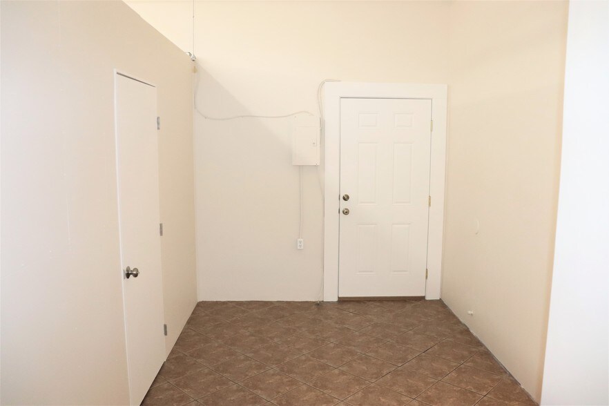 More Photos Of 108 S 10th St, Santa Paula Storefront Retail Residential For Lease