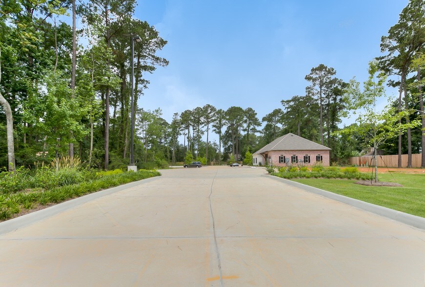 More Photos Of 102 Fontainbleau Dr, Mandeville Office For Sale