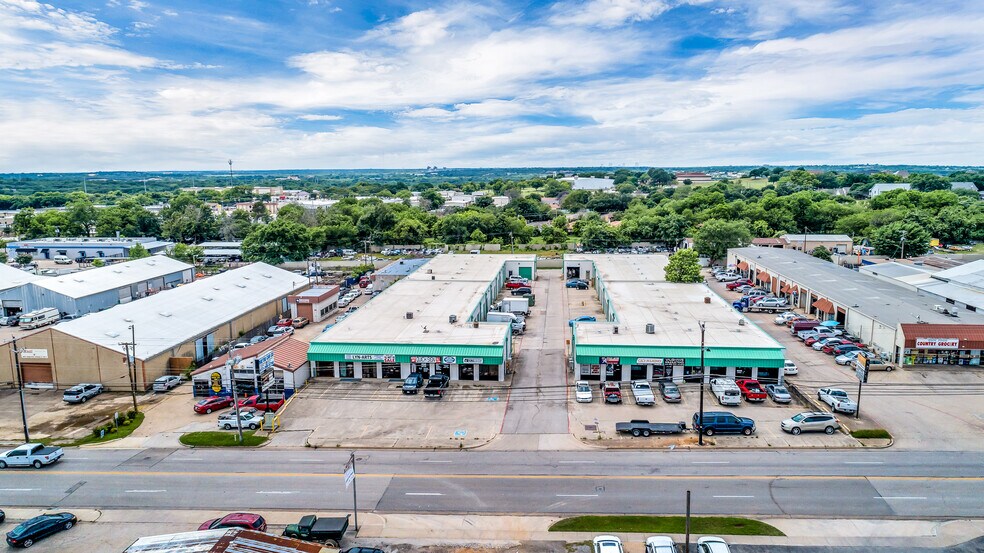 More Photos Of 400 N Bowen Rd, Arlington Warehouse For Lease