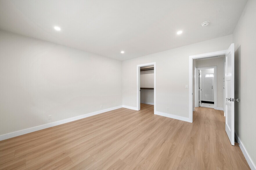 More Photos Of 1805 Clay St, Newport Beach Apartments For Sale