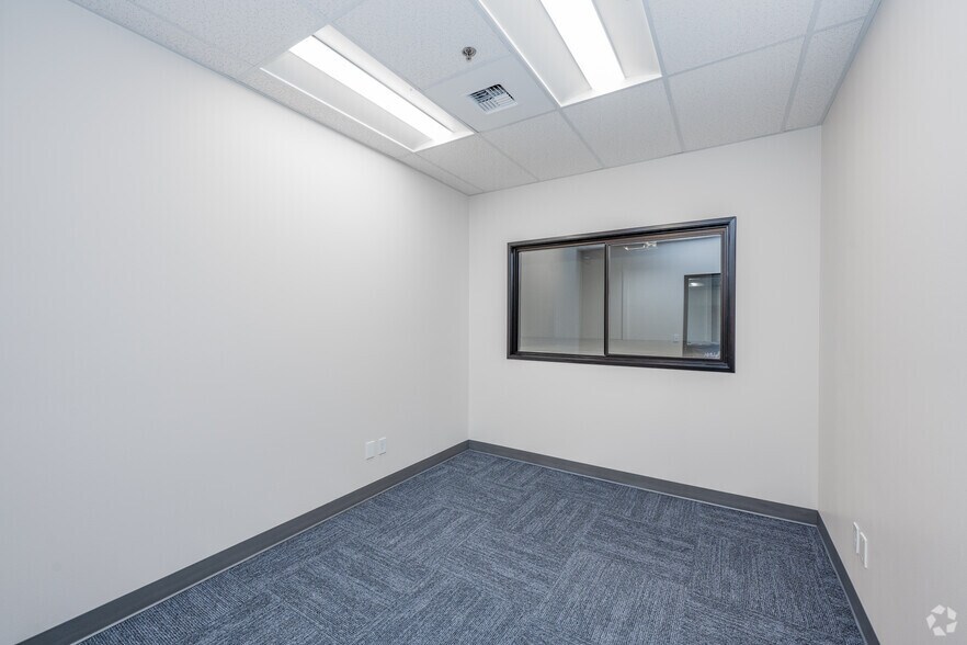 More Photos Of 8226 S 208th St, Kent Unknown For Lease