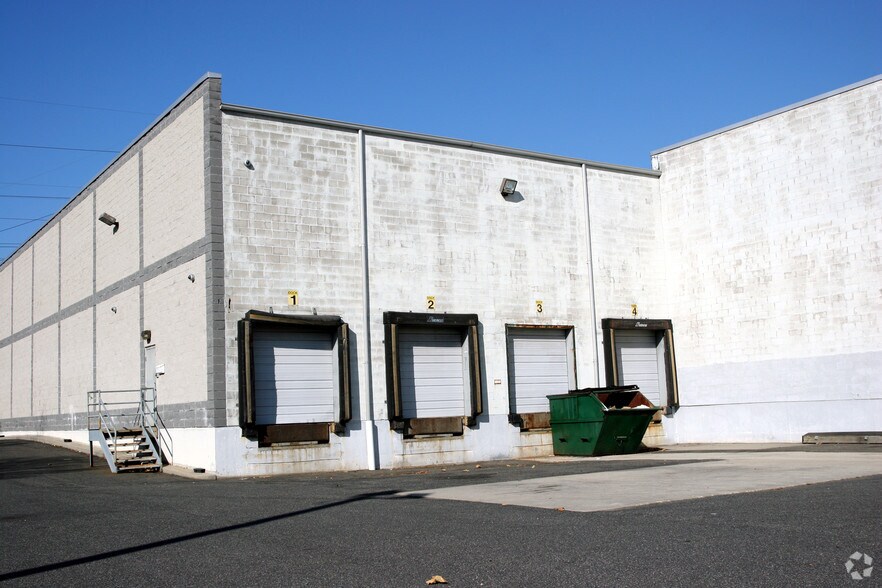 More Photos Of 4800 West Side Ave, North Bergen Warehouse For Lease