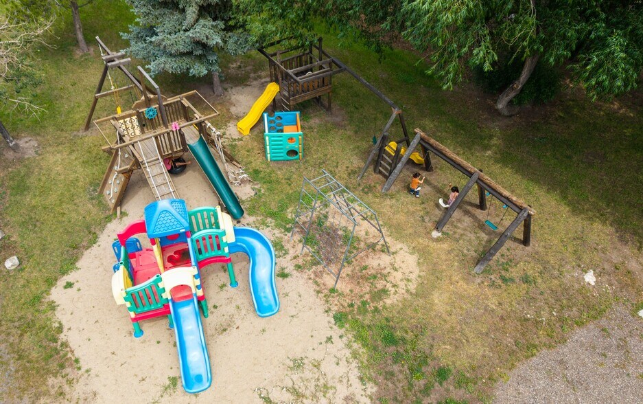 More Photos Of 1607-9 US Highway 34, Drake Trailer Camper Park For Sale