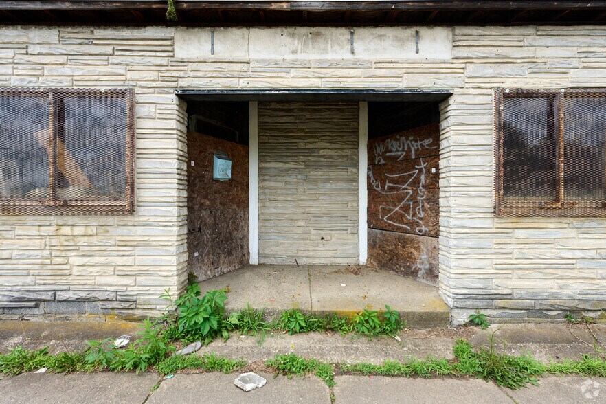 More Photos Of 754 S Main St, Elmira General Retail For Sale