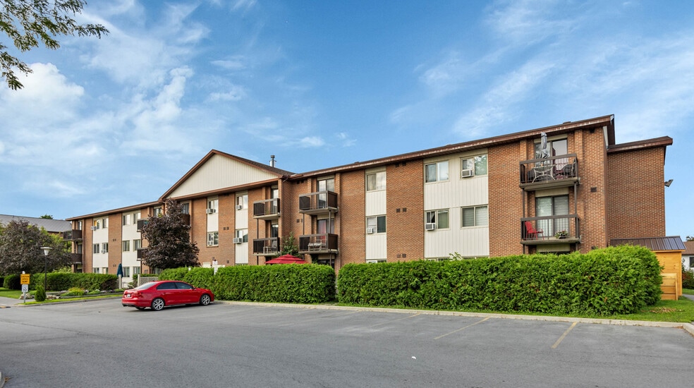 More Photos Of 4 Robert St, Arnprior Apartments For Sale
